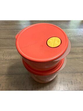 Tupperware Rock N Serve Round Containers 3 1/2 qts & 8 1/2 qts Set Of 4